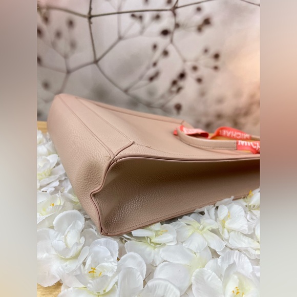 Michael Kors Beauty Medium Blush Tote - Picture 5 of 9